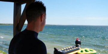 Безпечний відпочинок на Тилігулі: водолази перевірили дно, а на узбережжі чергуватимуть рятувальники, – ВІДЕО