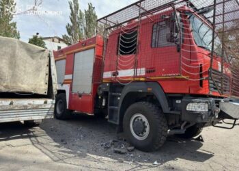 У Запоріжжі ворожий дрон атакував будівлю ДСНС: пошкоджено службові авто