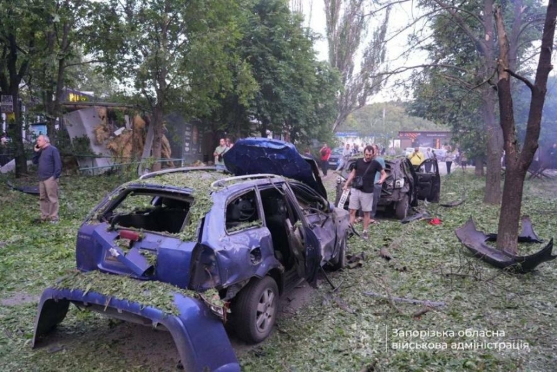 Атака дронів продовжується: у Запоріжжі пошкоджено будинок, є постраждалі