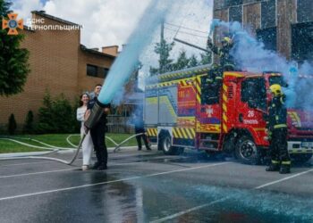 “Буде хлопчик!”: у пожежній частині Тернополя провели незвичайну гендер-паті (відео)