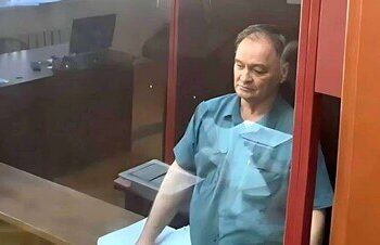 Нардеп з Бердянська, обвинувачений у держзраді та колабораційній діяльності, пробуде за ґратами щонайменше до серпня