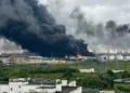 Після масштабної атаки десятків дронів горить Москва: уражено НПЗ та торговельний центр, – ФОТО, ВІДЕО
