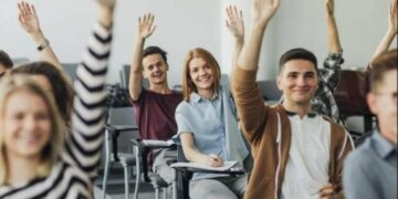 В Україні змінюють старшу школу: учні з 2027 року зможуть обирати професійний напрям навчання
