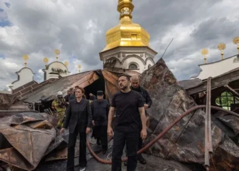 Зеленський розповів, чим росіяни вдарили по Лаврі (фото, відео)