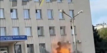 Ворог атакував Запоріжжя FPV-дроном, пошкоджено будівлю райадміністрації