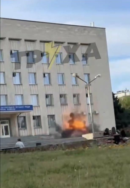Ворог атакував Запоріжжя FPV-дроном, пошкоджено будівлю райадміністрації