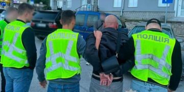 На Тернопільщині чоловік шантажував жінку інтимним відео та вимагав гроші: його затримала поліція