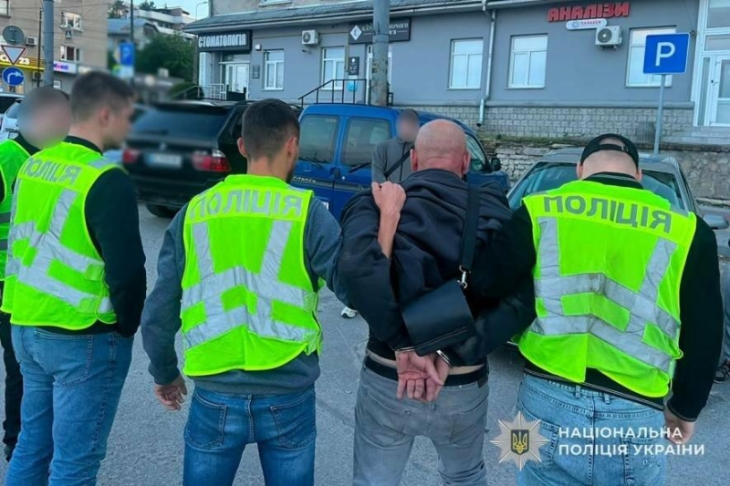 На Тернопільщині чоловік шантажував жінку інтимним відео та вимагав гроші: його затримала поліція