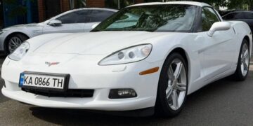 Лише 101 км: 18-річний Chevrolet Corvette C6 у стані капсули часу продають у Києві (ФОТО)