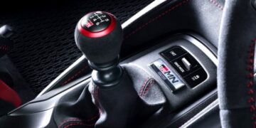 Заглохлий двигун та ривки: Електрокари Toyota отримають дуже реалістичну механічну коробку передач