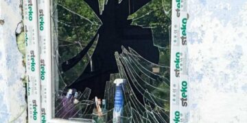 Дрон влучив у житловий будинок на Миколаївщині: четверо поранених, серед них літні люди, – ФОТО