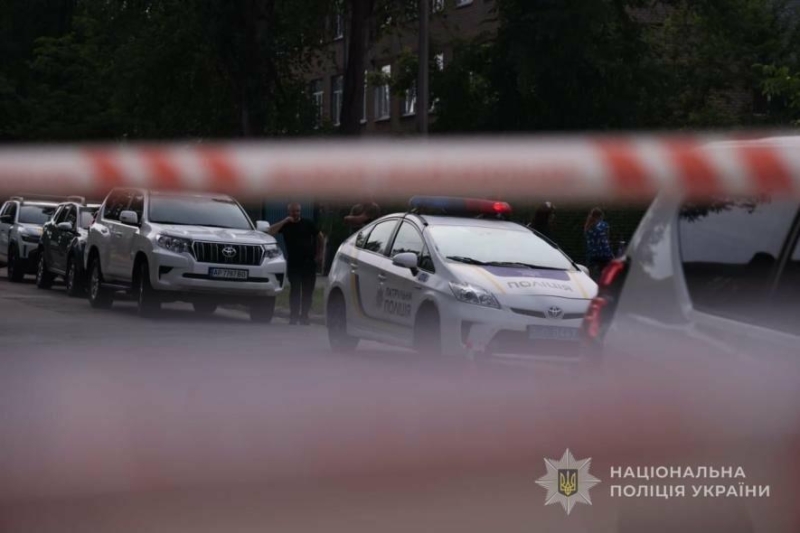 У Запоріжжі тривають слідчі дії за фактом поранення запорізьких поліцейських та застосування вогнепальної зброї проти їх нападника