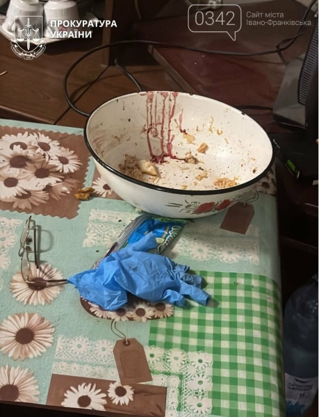 Криваве застілля у Франківську: жінку підозрюють у вбивстві знайомого (ФОТО)