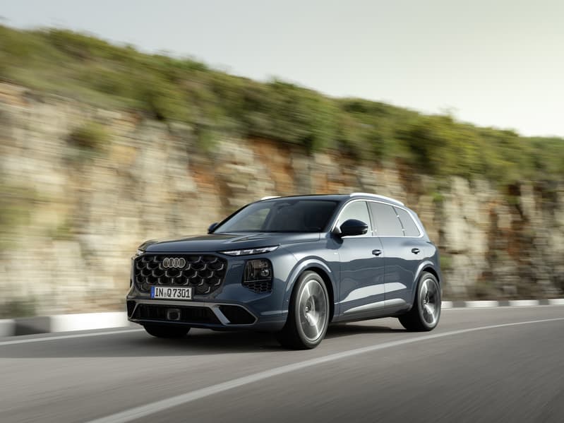 Третє пришестя Audi Q7: тепер із «розумними» фарами та трьома екранами в салоні