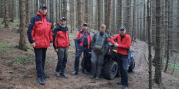 Нічна рятувальна операція в Карпатах: туристу з Києва стало зле під час сходження на Чорногору (ФОТО)