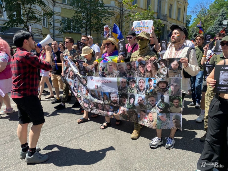 На Майдані люди протестують проти маршу на підтримку ЛГБТ-спільноти