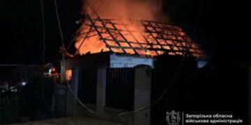 Вночі росіяни атакували Запоріжжя: пошкоджено будинки, троє людей постраждали