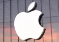Марк Гурман про плани Apple: дев’ять смартфонів за два роки і великий ювілейний редизайн iPhone