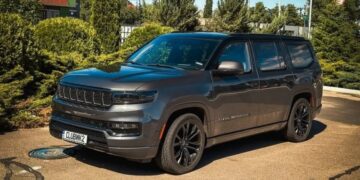 Розкішний гігант: в Україні помітили конкурента Cadillac Escalade від Jeep (ФОТО)