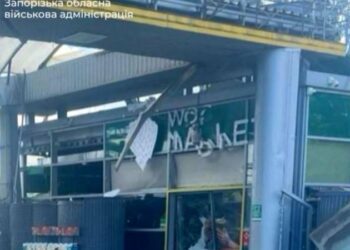 Після удару по автозаправці у Запоріжжі поранені дві жінки
