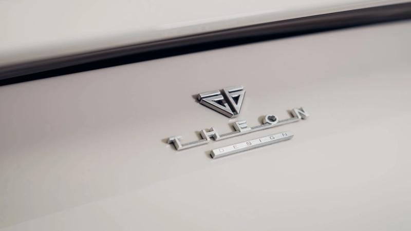 Рестомод Porsche 911 (964) Theon Design: вуглепластик та 6000 годин ручної роботи