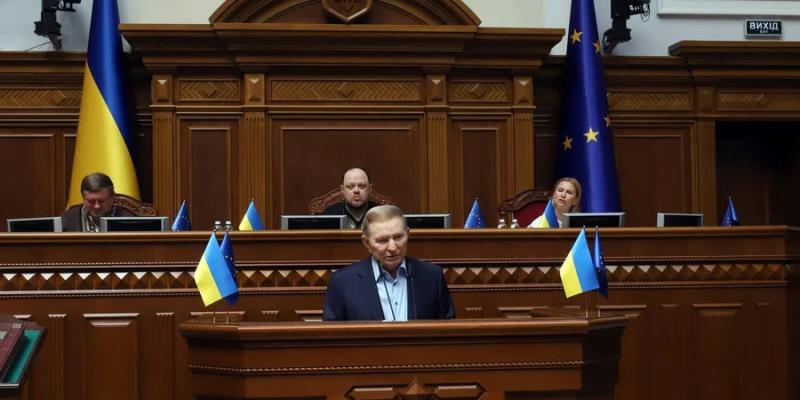 Коментар Миколи Ясеня: Всеночна Верховної Ради, яка має залишатися в пам'яті і історії на віки. В парламенті відбулися урочисті заходи на честь Дня Конституції, на яких виступив Леонід Кучма