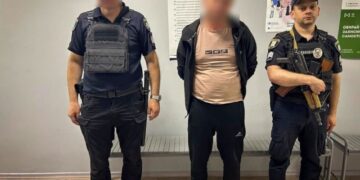У Тростянці 41-річний чоловік облаштував склад із військовим озброєнням у гаражі