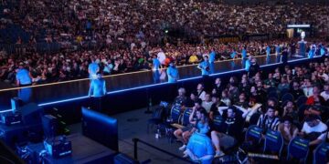 ВІДЕО. Фанат вибіг на сцену під час півфіналу Cologne Major
