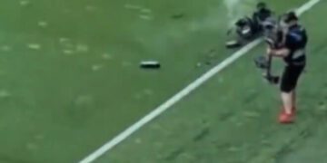ВІДЕО. Метр до трагедії. Камера-павук упала на поле прямо під час матчу