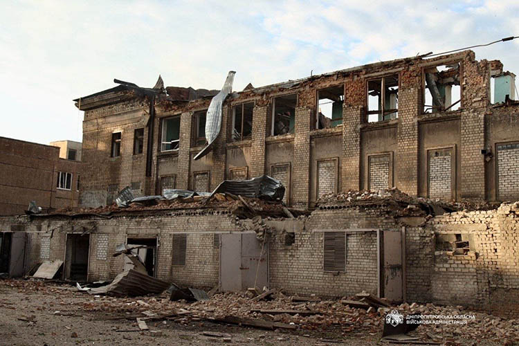 Внаслідок ворожих атак двоє людей дістали поранень
