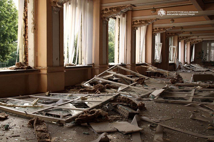 Внаслідок ворожих атак двоє людей дістали поранень