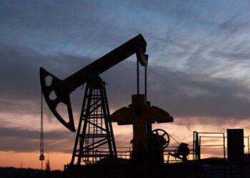 Переробка нафти в Китаї впала до мінімуму за шість років