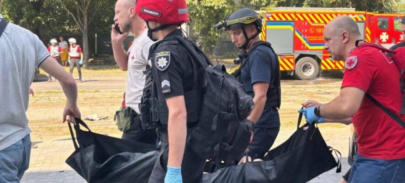 Дрон впав в басейн з людьми: ОВА показала момент ворожого удару по фітнес-центру у Запоріжжі