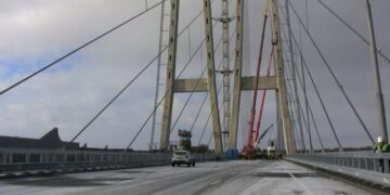 На два дні перекриють рух Вантовим мостом у Запоріжжі: як курсуватиме транспорт