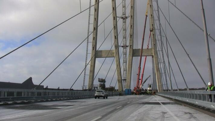 На два дні перекриють рух Вантовим мостом у Запоріжжі: як курсуватиме транспорт
