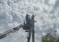 У Запоріжжі сталося відключення світла через пожежу біля високовольтної лінії