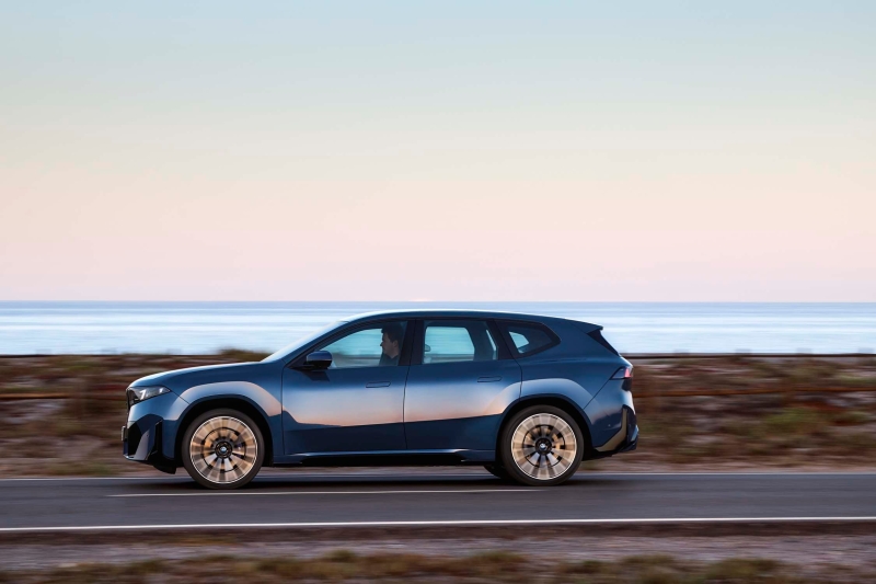 BMW iX3 LWB: 919 км ходу, 800 вольт та &laquo;мізки&raquo; від DeepSeek