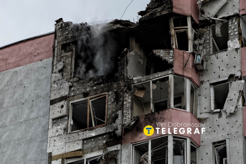 Момент влучання «шахеда» у багатоповерхівку на Троєщині потрапив на відео