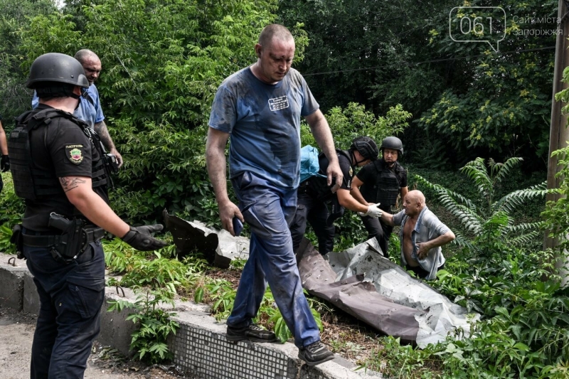 У Запоріжжі ворог атакував підприємство з доставки води: кількість постраждалих зросла до 11 осіб, - ФОТО
