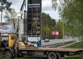 Дефіцит і цінники у 100 грн? Чому дорожчає пальнеСюжет