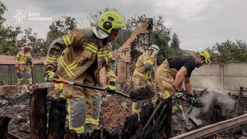 ДСНС завершила роботи у Києві та показала ліквідацію наслідків у Вишневому