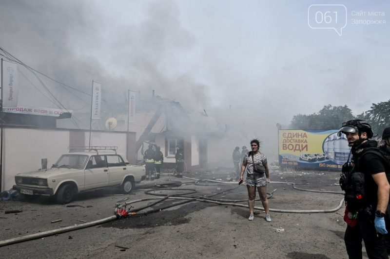 У Запоріжжі ворог атакував підприємство з доставки води: кількість постраждалих зросла до 11 осіб, - ФОТО