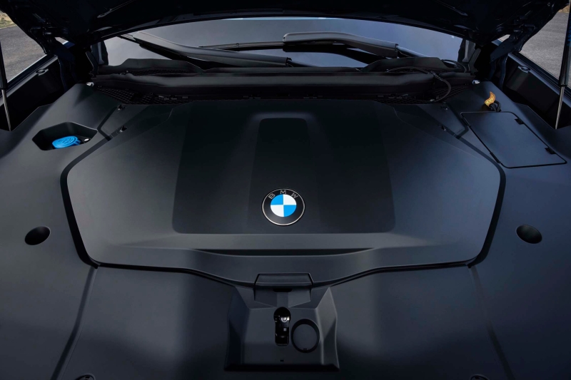 BMW iX3 LWB: 919 км ходу, 800 вольт та &laquo;мізки&raquo; від DeepSeek