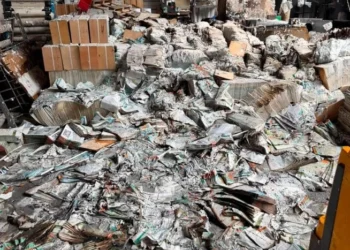 Атака на Київщину: на складах знищено 250 тис. підручників для учнів дев’ятих класів