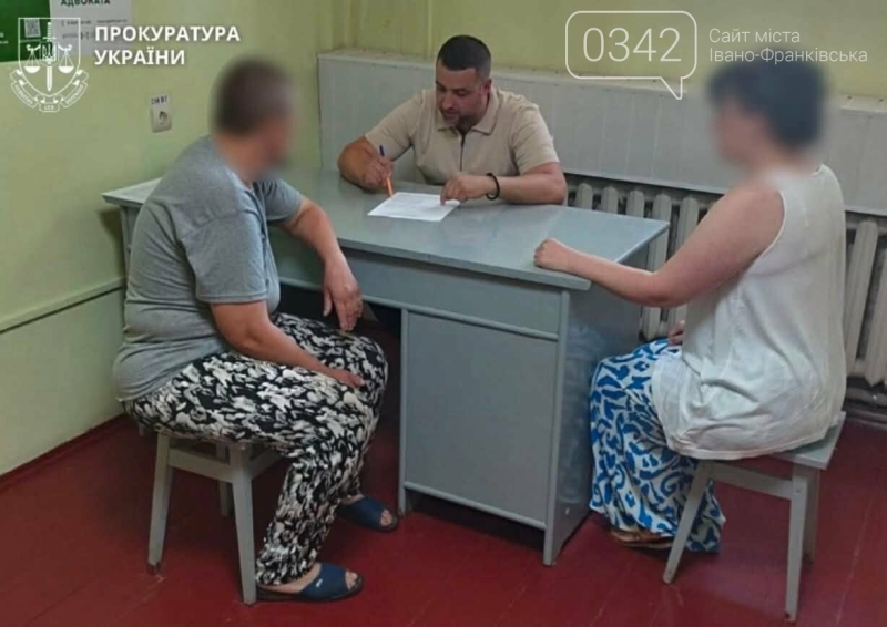 На Прикарпатті жінку підозрюють у катуванні 15-річного сина з інвалідністю (ФОТО)