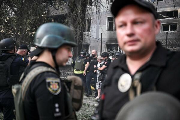 Евакуаційний екіпаж поліції допоміг чоловіку виїхати з Кушугуму