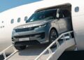 Range Rover Sport виїхав просто із літака: ефектний дебют електричного позашляховика (ФОТО)