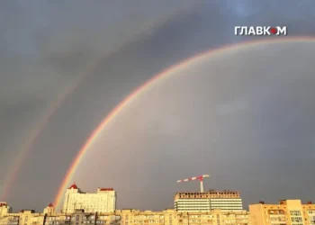 Над Києвом після дощу з’явилася подвійна веселка (фото)