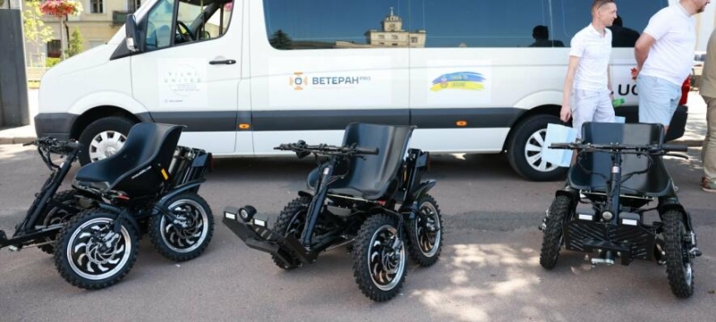 На Хмельниччині ветерани з інвалідністю отримали всюдихідні електротранспортні засоби