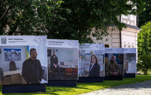 Представниця Хмельничиини у фотопроєкті "Ветерани та ветеранки на публічній службі"